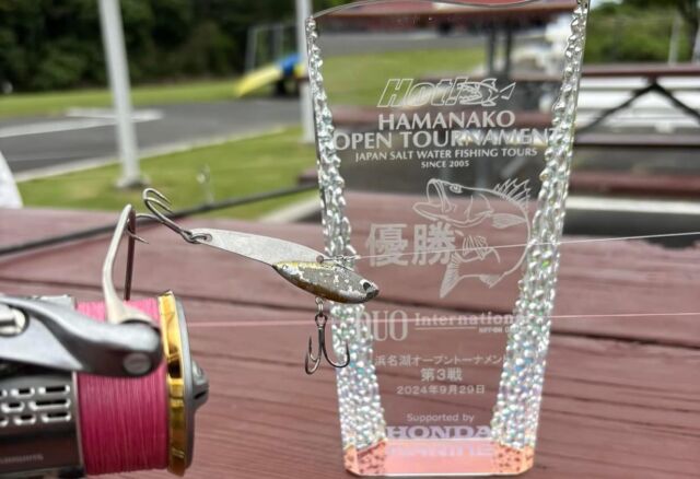 @jijijijiji_osakana 様より浜名湖の定番ルアー「梟」14g
2024年バージョンが発売されます！

カラーラインナップは既存カラー3色
・ゼンメ
・グリーンゴールド
・アカキン
とNewカラー3色
・フシミンゴ
・Dr.サーディン
・ガンメタブリトニー

Newカラーは浜名湖の若手アングラー考案のカラーとなっており、
弊社守田が「ガンメタブリトニー」を考案させていただきました！
先日開催された#浜名湖オープントーナメント で優勝ルアーとなったカラーです！

発売日は10/14 となっております！

多彩なカラーラインナップで秋のシーバスシーズンを楽しんでください！

#jijijijiji
#フクロウ14g
#フシミンゴ
#drサーディン
#ガンメタブリトニー
